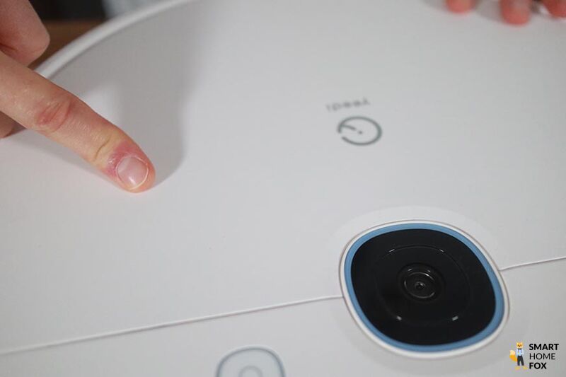 Die matte Oberfläche des Yeedi Vac Max ist in der Nahaufnahme zu sehen